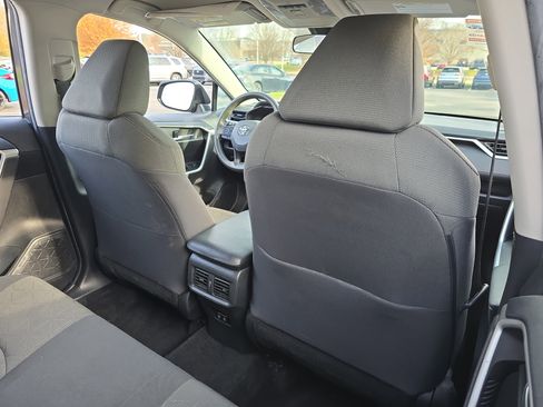 Used 2021 Toyota RAV4 XLE image 11
