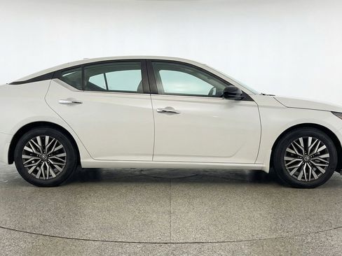 Used 2025 Nissan Altima 2.5 SV image 11