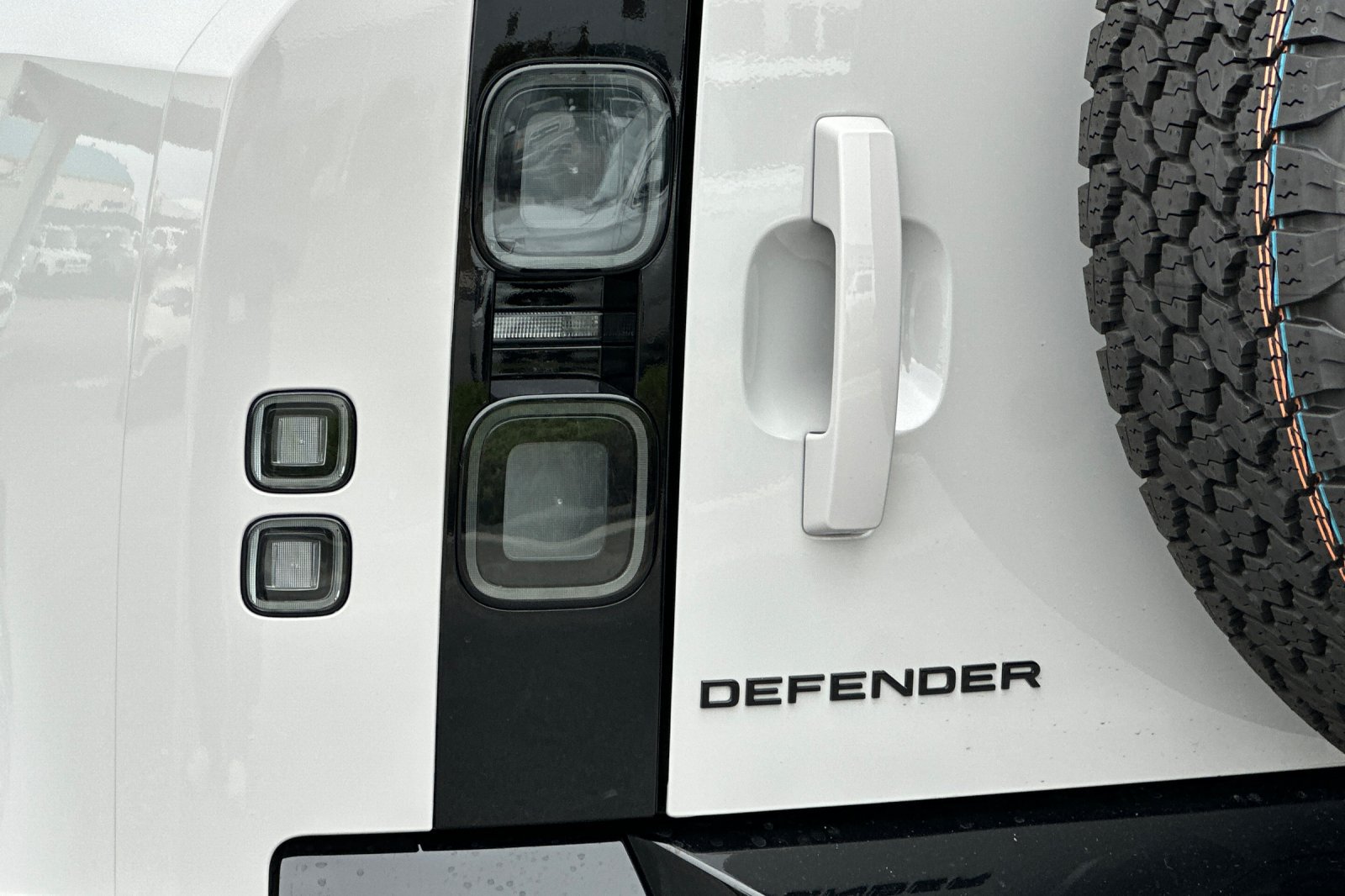 New 2026 Land Rover Defender 110 X-Dynamic SE AWD/4WD image 27