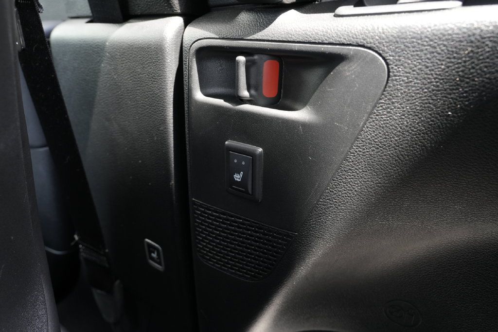 Used 2025 Chrysler Pacifica Limited FWD image 41