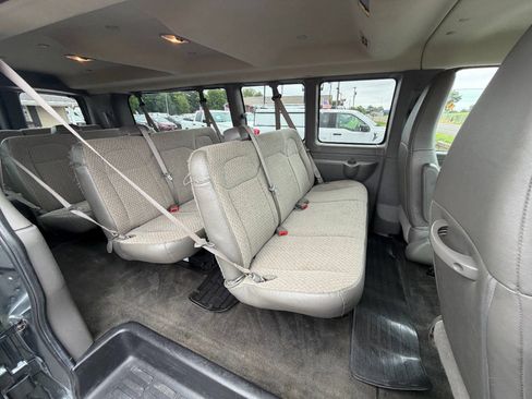 Used 2017 Chevrolet Express 3500 LT w/ LT Preferred Equipment Group RWD image 17