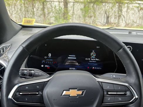 Used 2025 Chevrolet Equinox LT FWD image 33