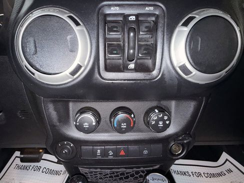 Certified 2017 Jeep Wrangler Unlimited Sahara w/ Connectivity Group image 28