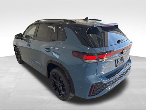 New 2025 Volkswagen Tiguan SE R-Line image 3