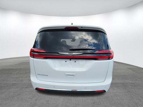 Used 2026 Chrysler Pacifica Select FWD image 30