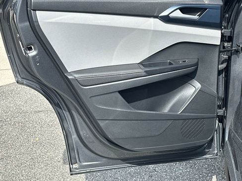 Used 2024 Volkswagen Taos SE image 21