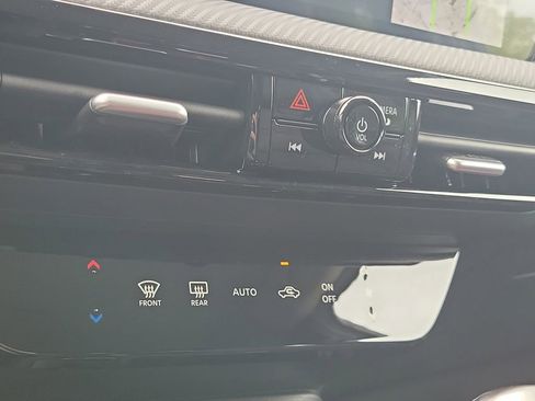 New 2026 Nissan Kicks SR FWD image 32