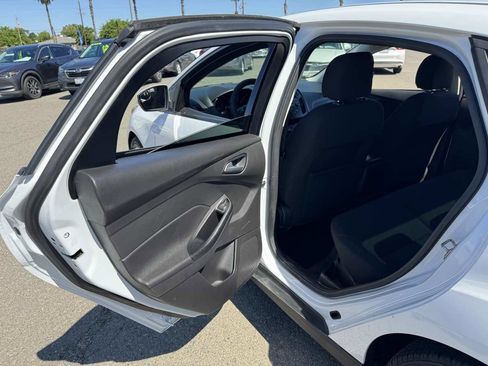 Used 2017 Ford Focus SE FWD image 18