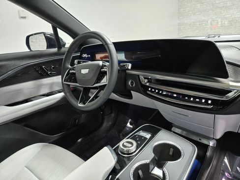 Used 2024 Cadillac Lyriq Luxury AWD/4WD image 57