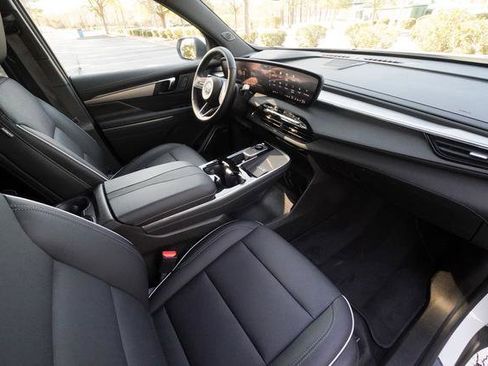 Used 2025 Buick Enclave Preferred image 25