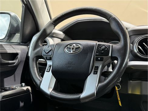 Used 2020 Toyota Tacoma SR5 RWD image 10