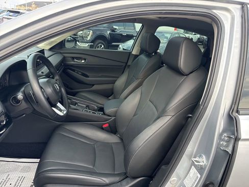 Used 2025 Honda Accord Touring image 2