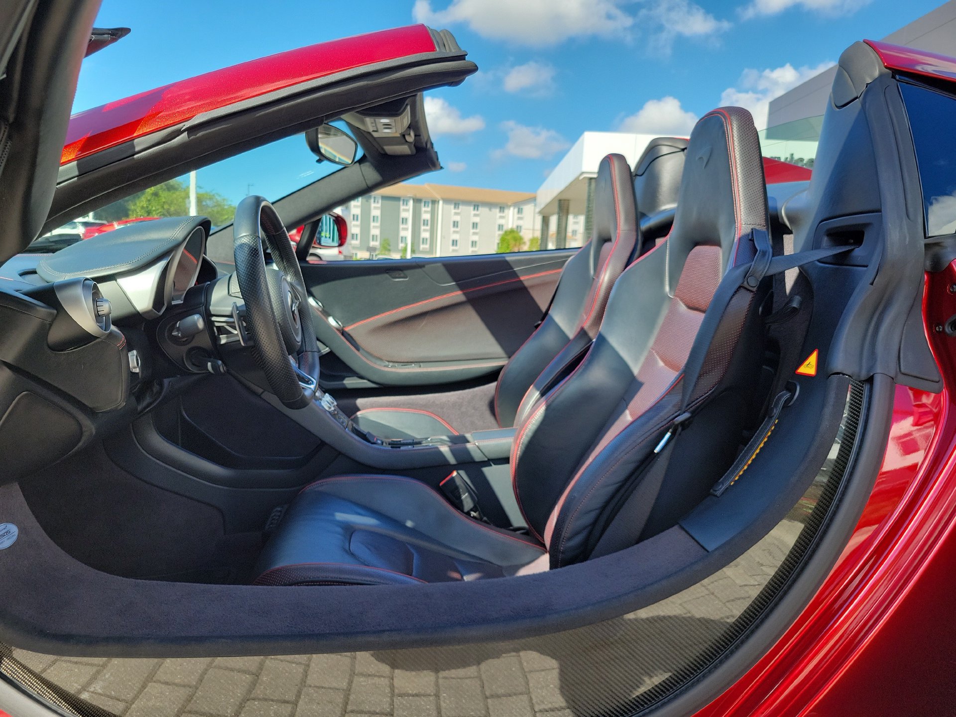 Used 2015 McLaren 650S Spider RWD image 19