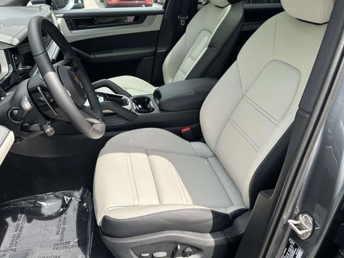 New 2026 Porsche Cayenne Coupe AWD/4WD image 12