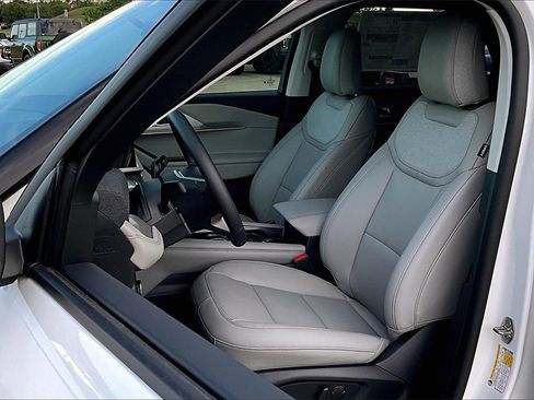 New 2025 Ford Explorer Active w/ Active Comfort Package image 8