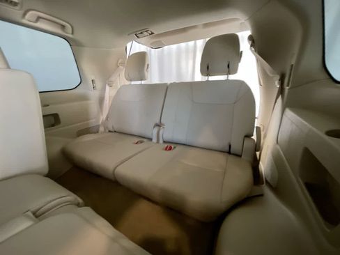 Used 2015 Lexus LX 570 image 24