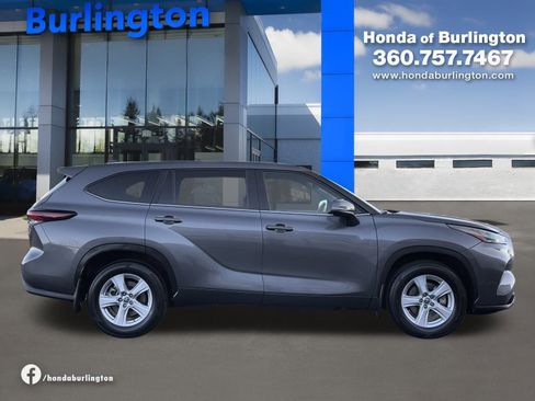 Used 2024 Toyota Highlander LE image 7