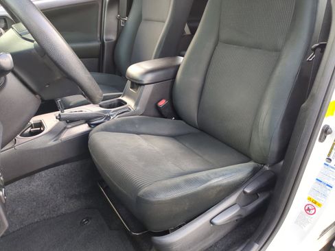 Used 2016 Toyota RAV4 LE image 19