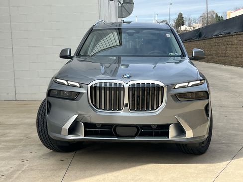 Used 2025 BMW X7 xDrive40i w/ Premium Package image 2