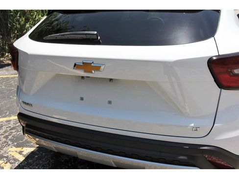 Used 2025 Chevrolet Trax LT w/ Driver Confidence Package FWD image 5