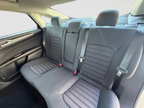 Used 2017 Ford Fusion SE w/ Fusion SE Technology Package FWD image 15
