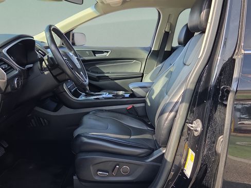 Used 2018 Ford Edge Titanium w/ Ford Safe & Smart Package FWD image 9