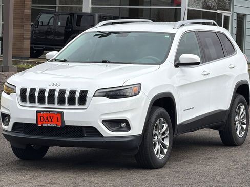 Used 2019 Jeep Cherokee Latitude Plus w/ Cold Weather Group AWD/4WD image 9