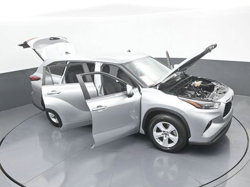 Used 2023 Toyota Highlander LE image 65