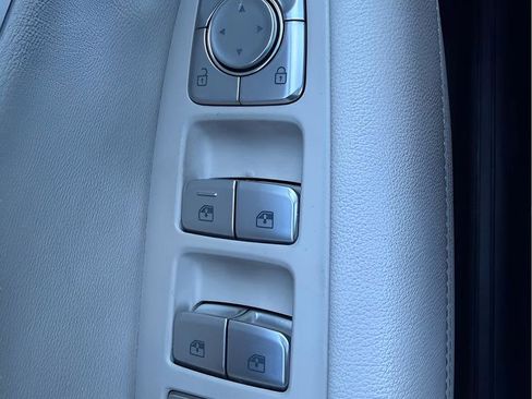 Used 2023 Genesis G70 2.0T image 16