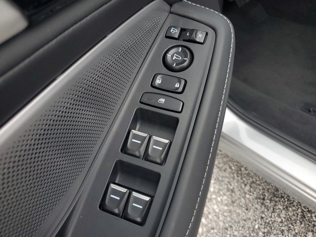 Certified 2026 Acura MDX w/ Technology Package FWD image 20