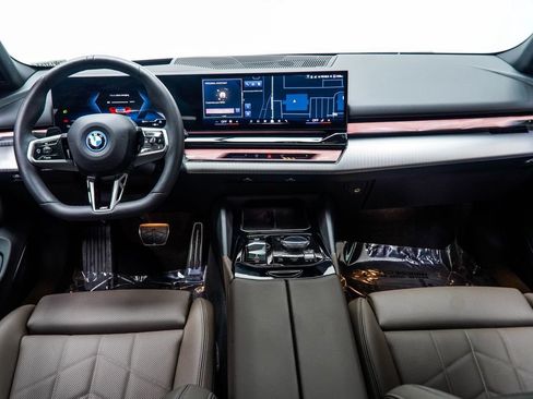 Used 2026 BMW i5 eDrive40 w/ M Sport Package RWD image 5