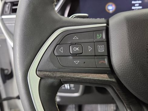 Used 2023 Jeep Grand Cherokee Limited w/ Black Appearance Package image 17