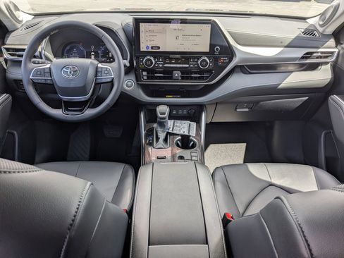 New 2026 Toyota Highlander Limited AWD/4WD image 18