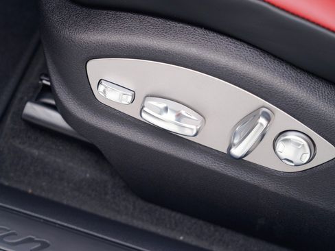 Used 2026 Porsche Macan AWD/4WD image 16