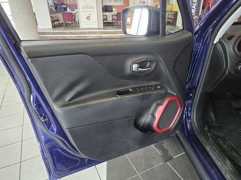 Used 2016 Jeep Renegade Trailhawk image 7