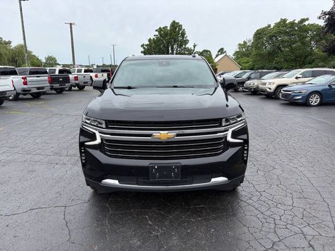 Used 2023 Chevrolet Suburban LT w/ LT Signature Plus Package AWD/4WD image 2