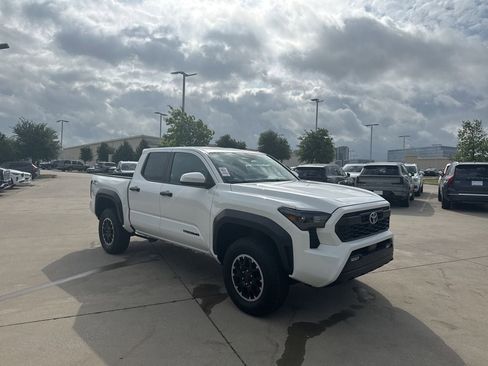 Used 2024 Toyota Tacoma TRD Off-Road image 3