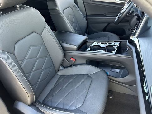 Used 2024 Volkswagen Atlas Cross Sport SE AWD/4WD image 11