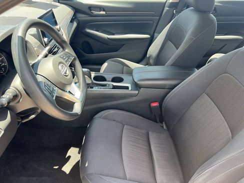 Used 2025 Nissan Altima 2.5 SV FWD image 17