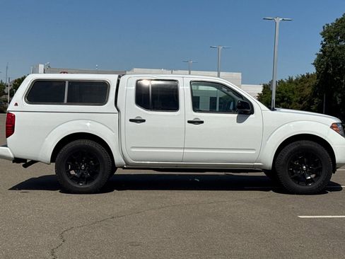 Used 2020 Nissan Frontier SV w/ Midnight Edition Floor Mats AWD/4WD image 3