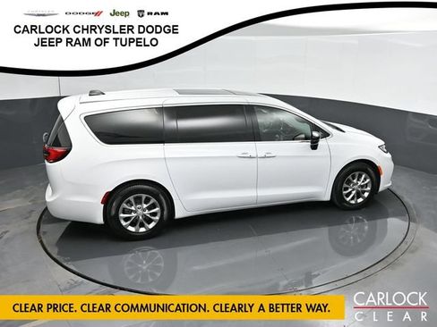 Used 2026 Chrysler Pacifica Limited FWD image 52
