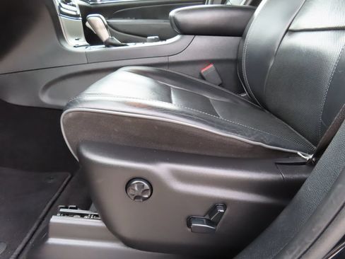 Certified 2020 Jeep Grand Cherokee Overland AWD/4WD image 8