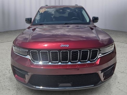 Used 2023 Jeep Grand Cherokee Laredo w/ Luxury Tech Group I AWD/4WD image 9