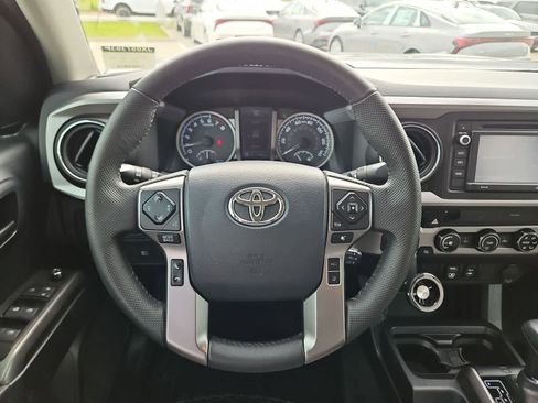 Used 2018 Toyota Tacoma SR5 image 22