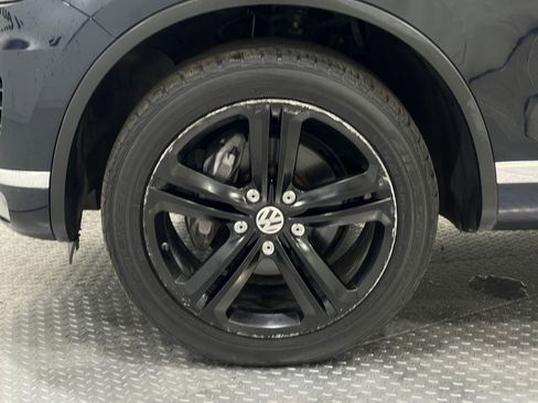 Used 2017 Volkswagen Touareg Wolfsburg Edition AWD/4WD image 36