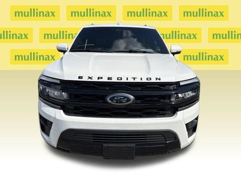 Used 2024 Ford Expedition Limited RWD image 3