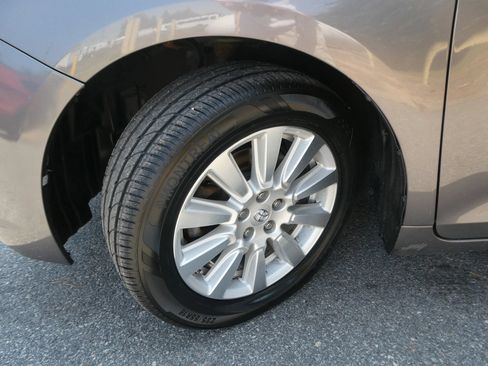 Used 2017 Toyota Sienna LE AWD/4WD image 33