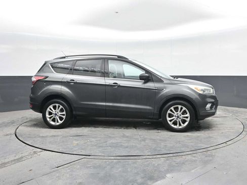 Used 2017 Ford Escape SE w/ Equipment Group 201A AWD/4WD image 9