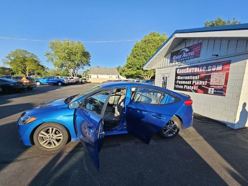 Used 2017 Hyundai Elantra SE FWD image 23