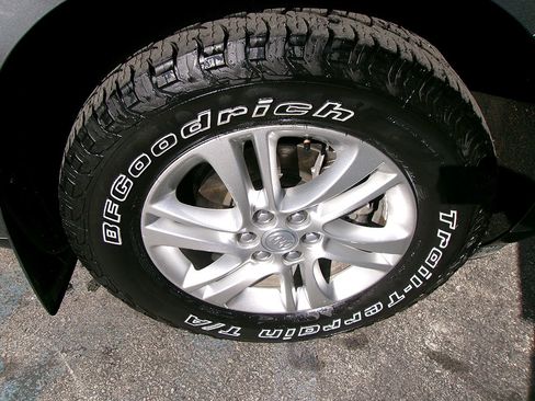 Used 2021 Buick Enclave Essence image 7